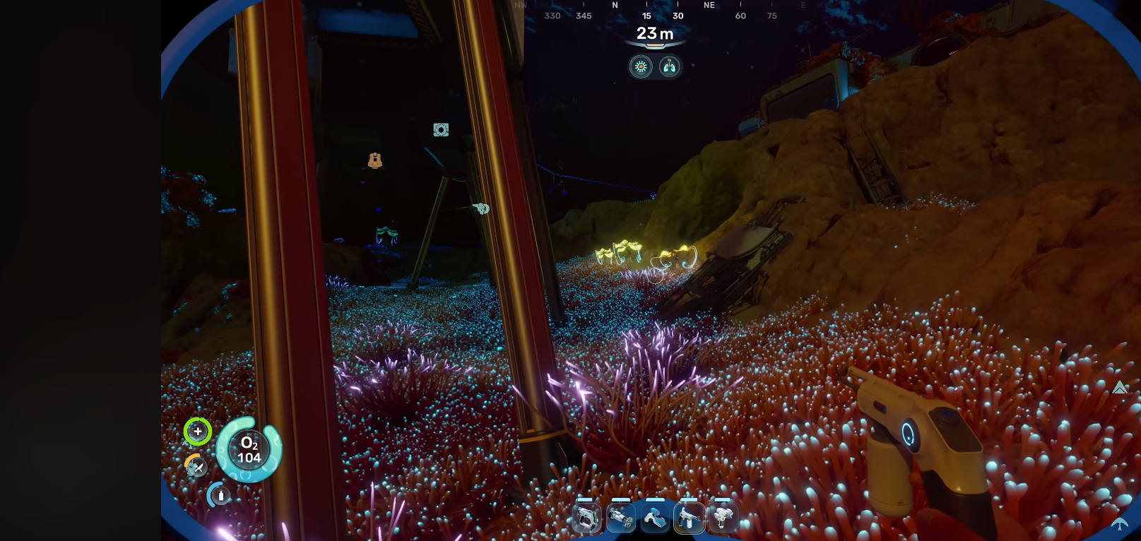 Player scanning creatures to unlock BioMods in Subnautica 2